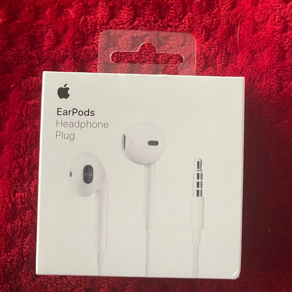 Taking offers‼️Brand New Apple EarPods/headphones